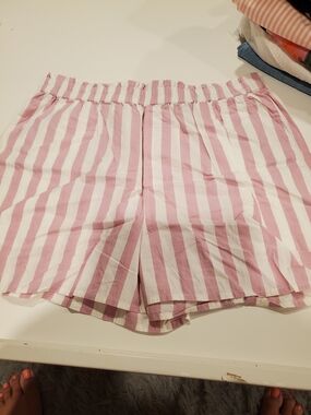 Madewell Women's Pink and White Stripe Elastic Waist Shorts
